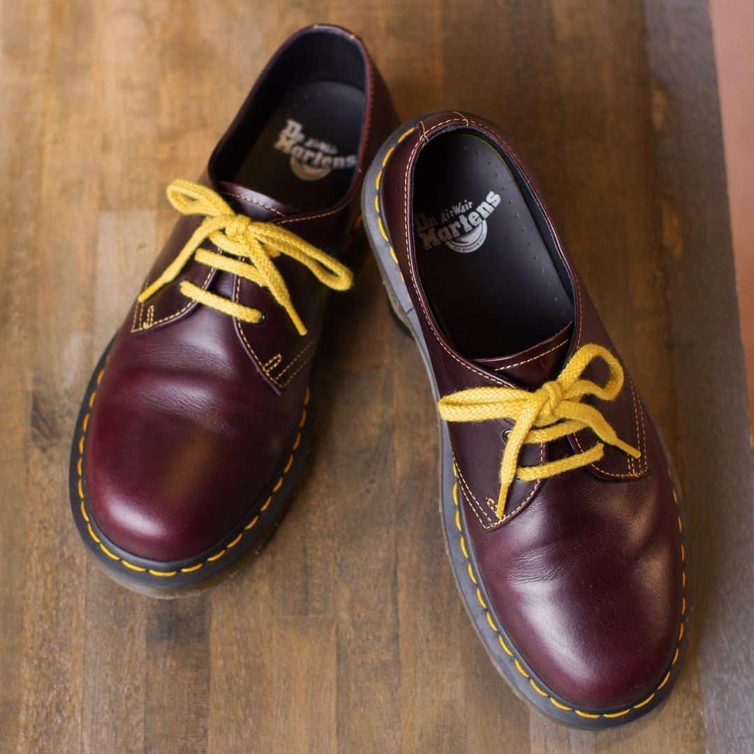 水野智路さんのインスタグラム写真 - (水野智路Instagram)「Dr.Martensデビューしました👞. . . この靴紐はこの靴にしか付属していないモノらしく、単品では買えないらしいです😂💦. . . @drmartensofficial  @drmartens_japan  . . #革靴 #ドクターマーチン #3ホール #drmartens #leathershoes」12月25日 20時08分 - tomoro.m
