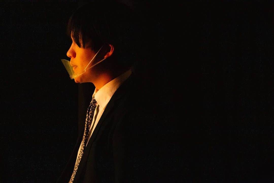 TOWAのインスタグラム：「#Comedy #Backstage 📷by me for #サノフェス #kpro  . サノライブさんがシェアしてくれてるのと配信も是非▶️ https://twitter.com/ukyo_sanolive/status/1342047825106911238?s=21 #お笑いライブ　#芸人 さん . 1.伝説のユニットライブが再来「復活！それいけ！池袋ボンバーズ in 下北沢」  出演: ナイチンゲールダンス、まんじゅう大帝国、サノライブ . 2.圧倒的熱量ネタライブ「ネタフェス カウントダウン！」  出演: ナイチンゲールダンス、令和ロマン、まんじゅう大帝国、ママタルト、ストレッチーズ、ひつじねいり、モンローズ、吉住、9番街レトロ、はなしょー、青色1号、リンダカラー、竹内ズ、徳原旅行、サノライブ、東京ホテイソン、他 . 3.全員大集合的お祭りライブ「ブレナイ大忘年会」  出演:令和ロマン、青色1号、まんじゅう大帝国、リンダカラー、ナイチンゲールダンス、赤もみじ、竹内ズ、フランスピアノ、春とヒコーキ、ぎょねこ、大仰天、オッパショ石、新作のハーモニカ、銀兵衛、リップグリップ、徳原旅行、ジャンク、ジョウダンアオナナテンパイ、アグレッシブ、サノライブ、他」