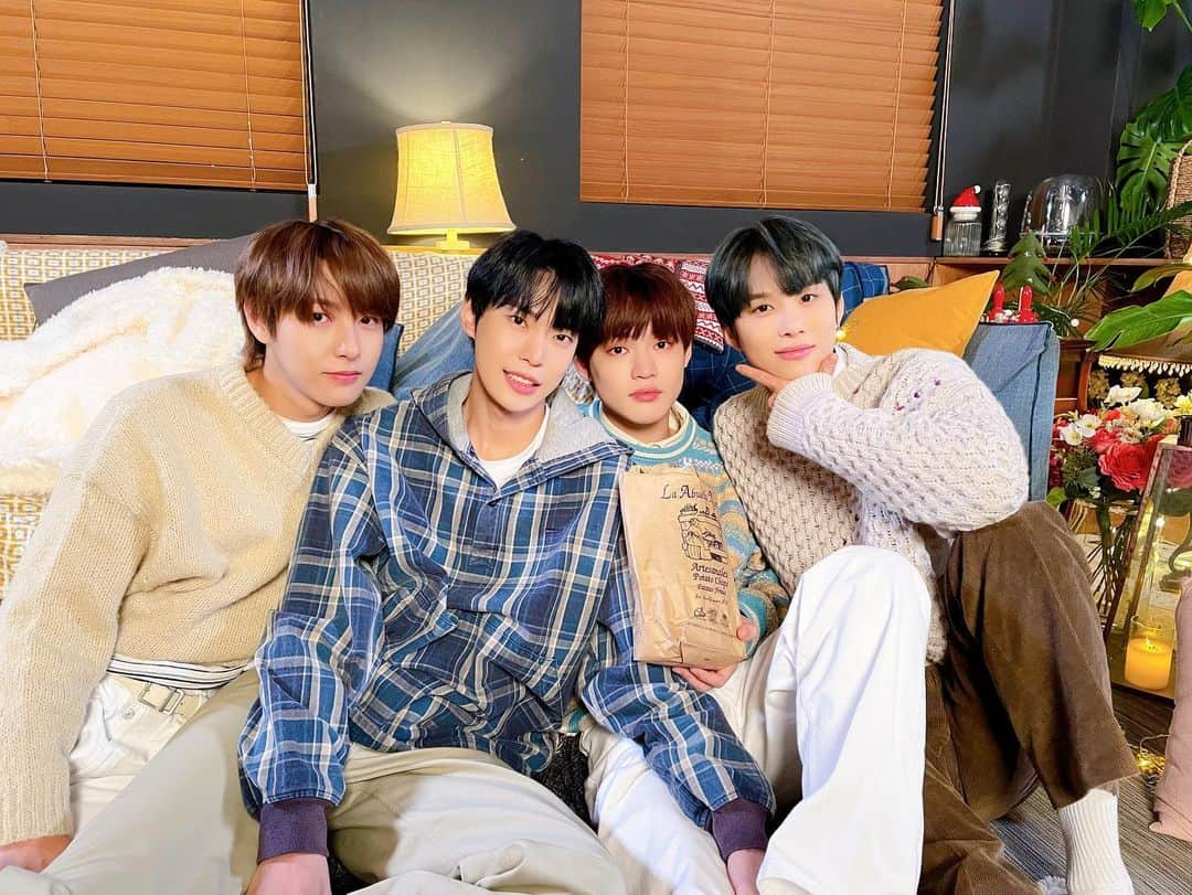 NCTさんのインスタグラム写真 - (NCTInstagram)「🎄✨🦊🐰🐬🐶✨🎄  #NCT_DOYOUNG #DOYOUNG #JUNGWOO #RENJUN #CHENLE #NCT #MerryChristmas #메리크리스마스 #NCT_RESONANCE #RESONANCE #Beyond_LIVE #NCT2020_Beyond_LIVE」12月25日 14時49分 - nct