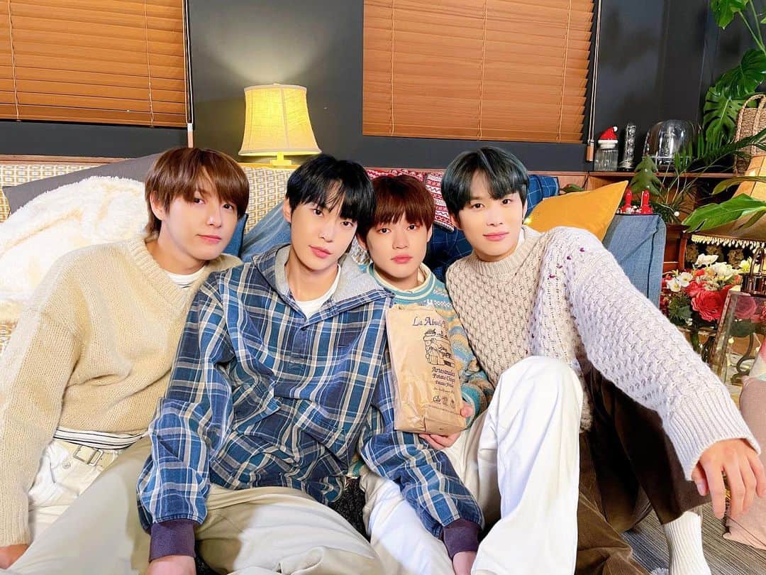 NCTさんのインスタグラム写真 - (NCTInstagram)「🎄✨🦊🐰🐬🐶✨🎄  #NCT_DOYOUNG #DOYOUNG #JUNGWOO #RENJUN #CHENLE #NCT #MerryChristmas #메리크리스마스 #NCT_RESONANCE #RESONANCE #Beyond_LIVE #NCT2020_Beyond_LIVE」12月25日 14時49分 - nct