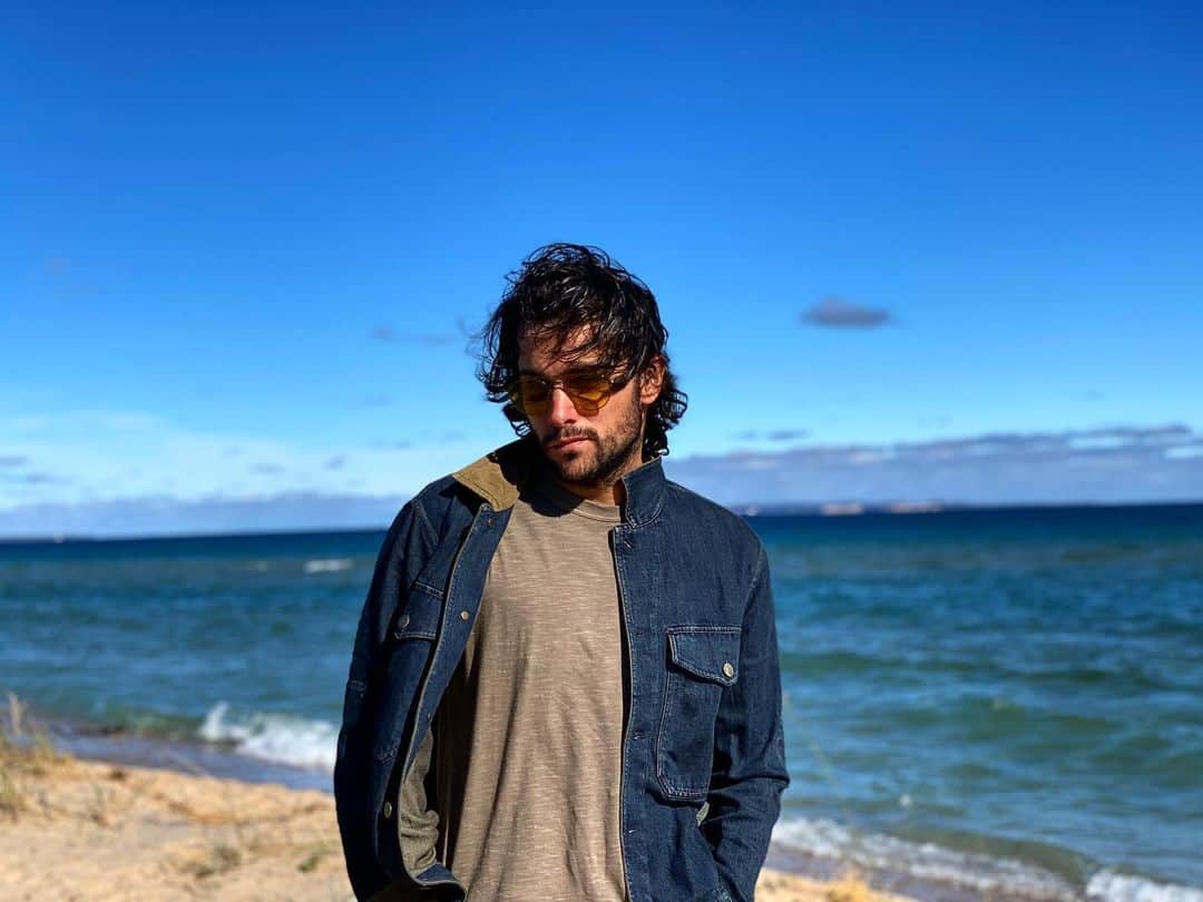 ジャック・ファライーのインスタグラム：「Merry Christmas. Wishing i was back in Michigan with my family. Sending love to everyone who is spending the holiday being responsible, safe and isolated. Can’t wait to get the vaccine. Science will save us!」