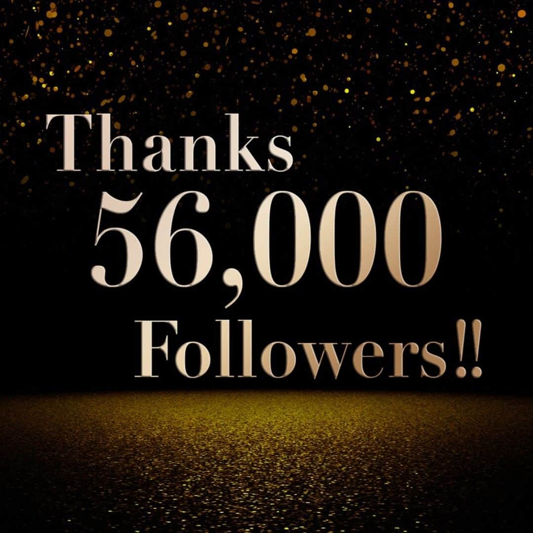 コフレドール／COFFRET D'OR officialのインスタグラム：「＼ Thanks 2020✨ ／ 2020年もあと少し。 今年もありがとうございました！ * Thank you! 56,000 followers! いつも、いいね！やコメントをしてくださる皆さま、ありがとうございます！ * 2021年も、思いのままに自由に、自分らしい美しさと輝きを楽しみましょう！ 来年も皆さまに素敵な情報をお届けしますのでお楽しみに✨ これからもコフレドール公式Instagramをよろしくお願いいたします✨ * * #コフレドール #coffretdor #beplayful #モイスチャーロゼファンデーションUV #ファンデーション #スキンイリュージョンプライマーＵＶ #下地 #Wブロウデザイナー #アイブロウ #３Ｄトランスカラーアイアンドフェイス  #コントゥアアイグロス #アイシャドウ #スマイルアップチークスＮ #チーク #スキンシンクロルージュ #口紅 #カラーエナメルネイル #ネイル #ツヤ肌 #メイク #make #makeup #cosme #beauty #bye2020 #thanks2020 #2021 #happynewyear2021 #また来年 #良いお年を」