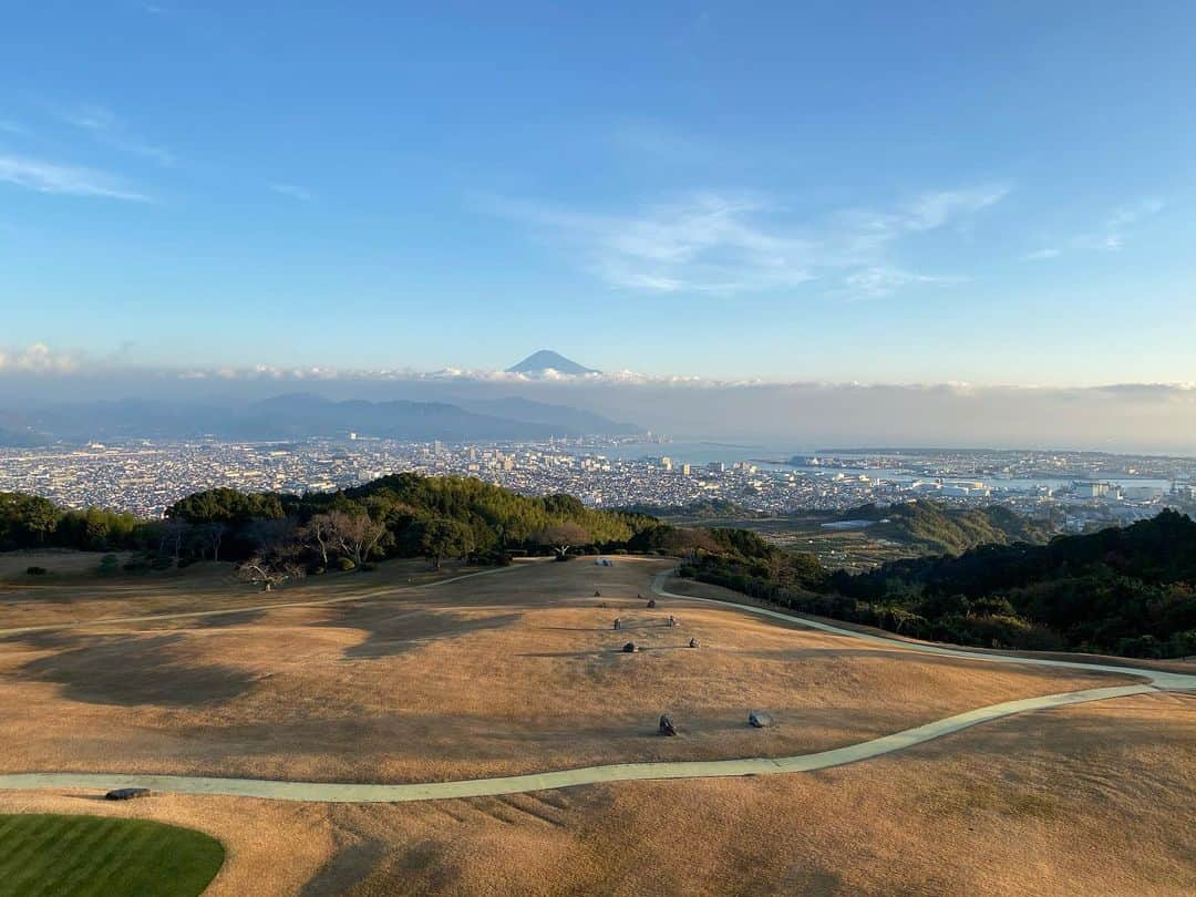 権田修一さんのインスタグラム写真 - (権田修一Instagram)「いつも権田修一を応援してくれる皆さんへ。 2021年は清水エスパルスでプレーする事になりました。 移籍に対する想いなどはここで書くと長くなるので、後日行う加入会見で皆さんに伝えられたらと思います。 #清水エスパルス  #権田修一」12月25日 14時56分 - shuichi33g