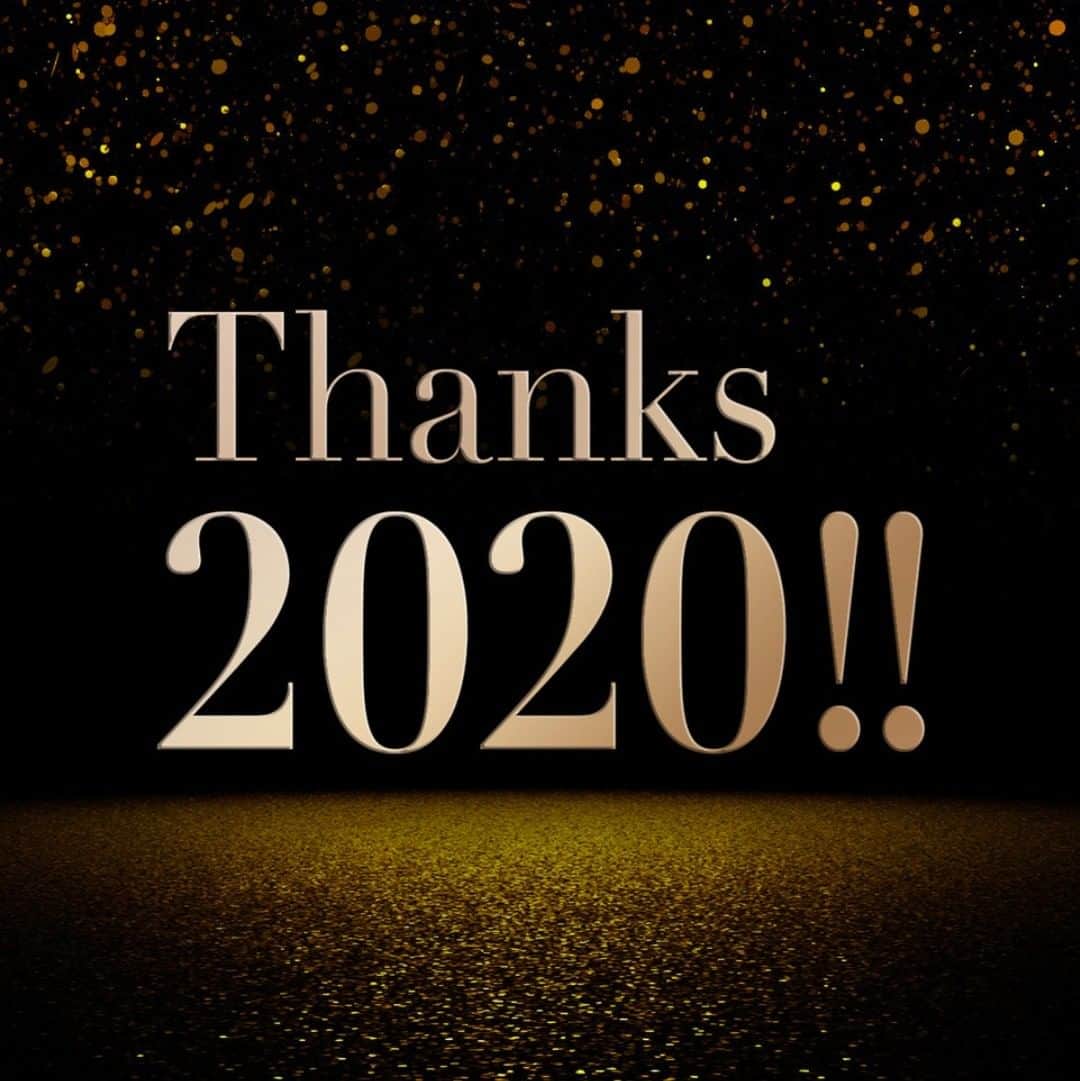 コフレドール／COFFRET D'OR officialさんのインスタグラム写真 - (コフレドール／COFFRET D'OR officialInstagram)「＼ Thanks 2020✨ ／ 2020年もあと少し。 今年もありがとうございました！ * Thank you! 56,000 followers! いつも、いいね！やコメントをしてくださる皆さま、ありがとうございます！ * 2021年も、思いのままに自由に、自分らしい美しさと輝きを楽しみましょう！ 来年も皆さまに素敵な情報をお届けしますのでお楽しみに✨ これからもコフレドール公式Instagramをよろしくお願いいたします✨ * * #コフレドール #coffretdor #beplayful #モイスチャーロゼファンデーションUV #ファンデーション #スキンイリュージョンプライマーＵＶ #下地 #Wブロウデザイナー #アイブロウ #３Ｄトランスカラーアイアンドフェイス  #コントゥアアイグロス #アイシャドウ #スマイルアップチークスＮ #チーク #スキンシンクロルージュ #口紅 #カラーエナメルネイル #ネイル #ツヤ肌 #メイク #make #makeup #cosme #beauty #bye2020 #thanks2020 #2021 #happynewyear2021 #また来年 #良いお年を」12月25日 15時00分 - coffret_dor_official