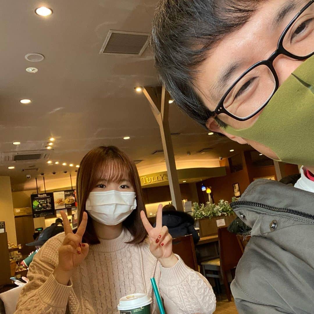 鮫島一六三のインスタグラム：「#鮫島一六三を誘ってください  68人目！  あまえびさん！  アニソンディスコによくいらしてくださってたお客さまでした！ いろいろ芸達者なかたでそのルーツのお話とか お仕事のお話 #ハイキュー のお話などさせていただきました！ 1月9日アニソンディスコのチケットもご購入いただきました涙！ありがとうございます！  知らないことたくさんで大変面白かったっす！  ありがとうございました！  鮫島が100人とお茶しようとしているこの企画。 ただいま受付はストップしております！  お返事待ちの方！いましばらくお待ちください！  お返事待ちの方終了ののち、 受付再開いたします！  100人まで、あと32人！  【鮫島をお誘いできる方】  男性 女性 ファン 身内 クライアント的な方 ただ暇な方 他 応相談  未成年、反社のかた、鮫島に殺意を覚えてる方はNG！！！！  【お茶する時間】  だいたい30分ぐらい！  【お会いする際の私の感染症対策】  ・ちゃんとマスクしてお話しします。  ・席は対面はなるべく避け、互い違いになるようにします。  ・お会いする前に必ず手は洗います。  気をつけております。まだ何かこれしたほうがいい、などありましたらおっしゃってくださーい！  #鮫島一六三を誘ってください  【お茶代】  割り勘！！！！！ 奢りません！！！！  【お写真顔出し】 許可をいただいてます。  ※急な仕事、子供が熱出した、などで、行けなくなる場合があります！  芸能、家族が優先なのでそこはご理解ください！すみません！  それでもよかったらお茶に「鮫島一六三を誘ってください」  お誘いはこちらから。  ・banbanbansame@gmail.com ・ツイッターアカウントDM ・InstagramDM ・Facebookメッセンジャー ・LINE知ってる人はそのままLINEでもいいよ！  しばらくしたら受付再開します！  #ソーシャルディスタンス #covod19  #トーク #おしゃべり #tea #コミュニケーション #BANBANBAN #鮫島一六三 #アニソンディスコ #お笑い好きな人と繋がりたい  #吉本興業 #dj #ハイキュー」