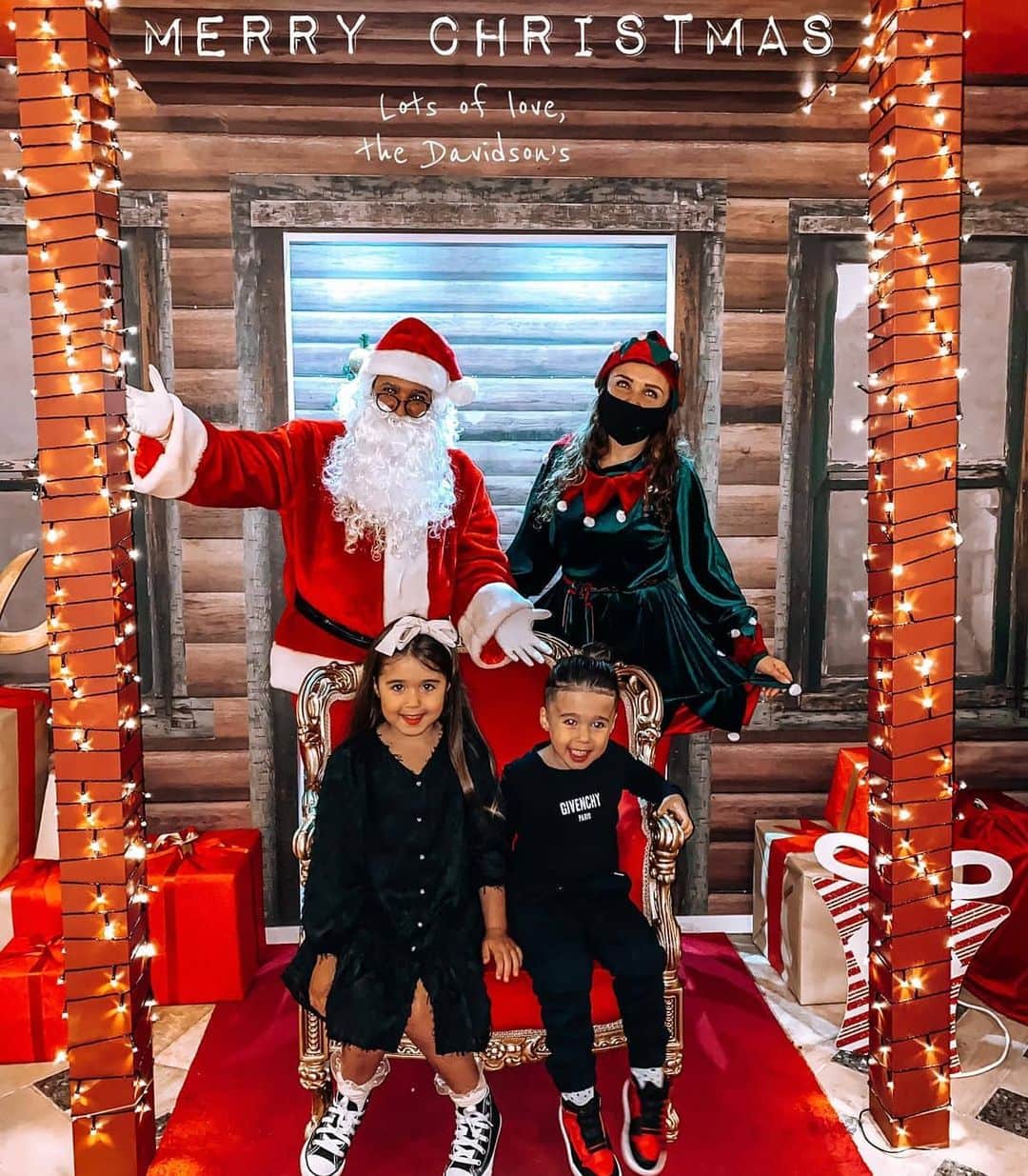 ジェイソン・デイビッドソンのインスタグラム：「Merry Christmas from the Davidson's 🎅🎄」