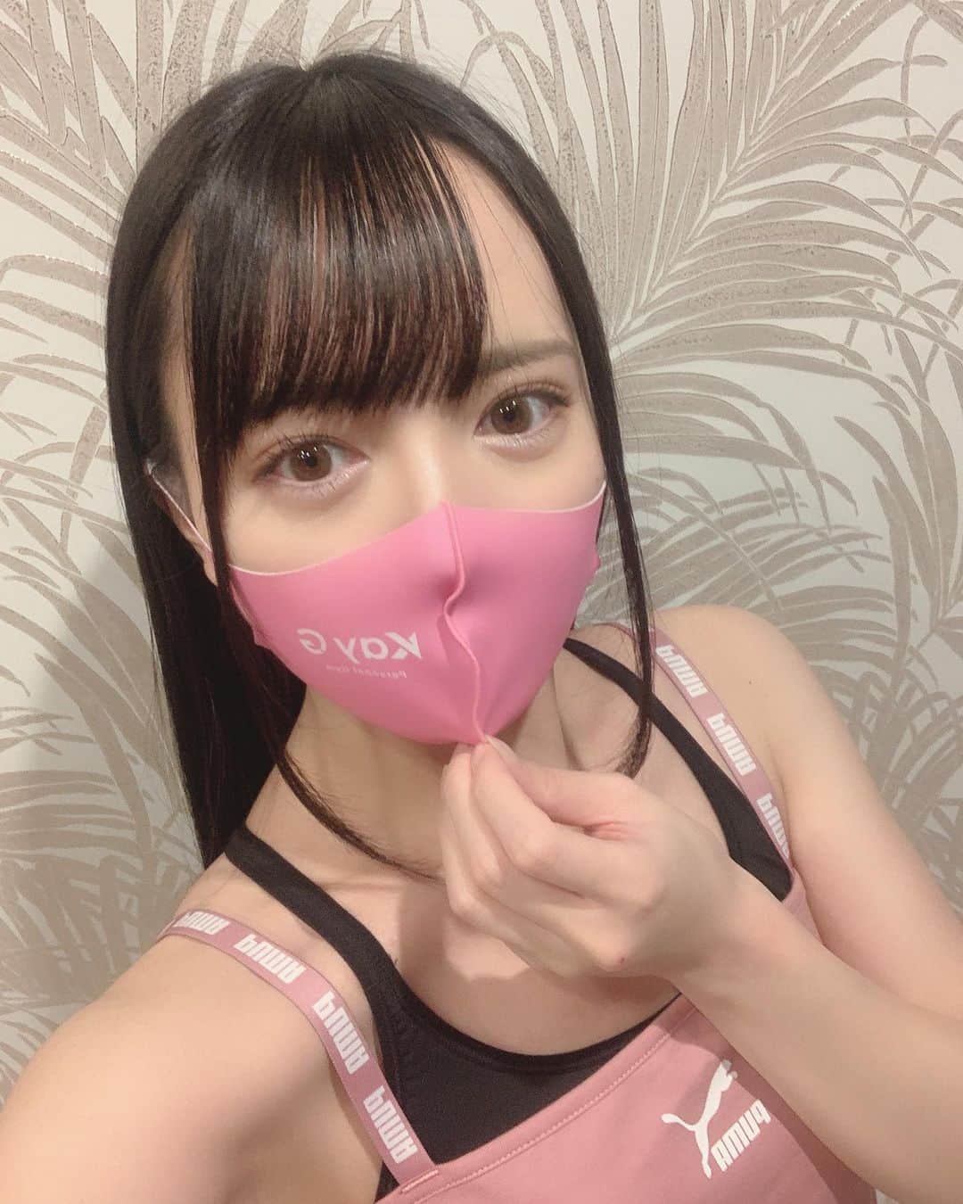 のインスタグラム：「トレーニング🐶いってきました！ 今回は恵比寿の店舗いったよ💜 またかわいいウェア着させてもらってうれちい！🌼.* 最近忙しかったりでちゃんと週2日いけてないから来月は頑張りたい🥺✨✨ おしりいい⤴︎ ⤴︎⤴︎🍑  #筋トレ #筋トレ女子 #パーソナルトレーニング #パーソナルジム」