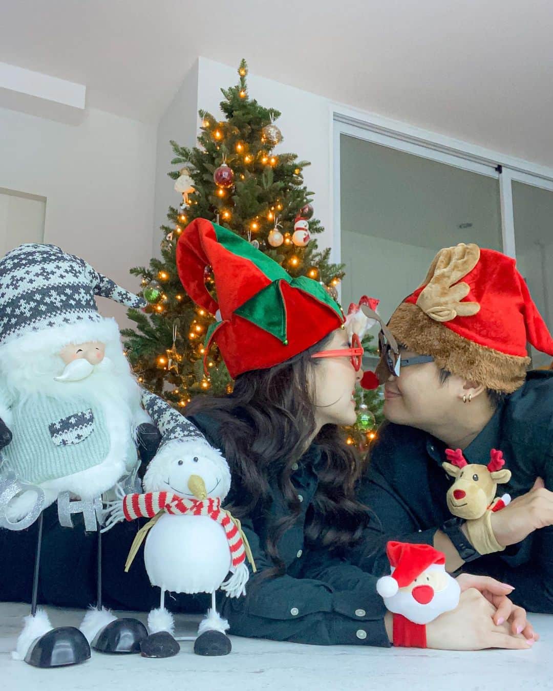 GYEON SEOのインスタグラム：「_* Merry Christmas 🎄  . . #hunzgmemo」