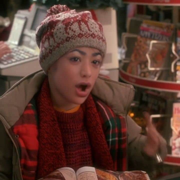 ユリサのインスタグラム：「Merry Christmas 🎄⛄ 今年の私はドタバタでまさに"ホームアローン"なクリスマス😂 Best wishes to you and your family during this holiday season🌟 皆さんにとって幸せなクリスマスになりますように💗 #christmas #homealone #眉毛くっきりすぎる」