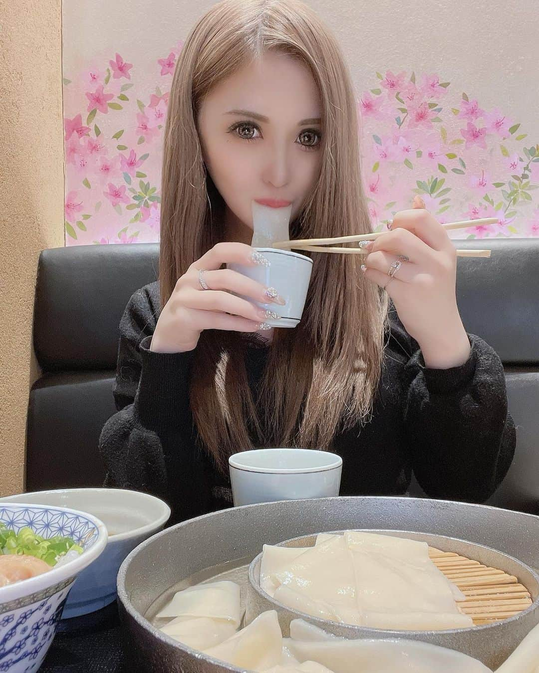 MIURAMAIのインスタグラム：「週3うどん女🥰🥰 小麦粉大好き✨ グルテンフリーとか無理🥰 ・ #花山うどん #東京 #東京グルメ #うどん #鬼ひも川 #毎日が日曜日 #ライバー #キャバ嬢 #福岡在住 #銀座 #花山うどん銀座店 #22歳」