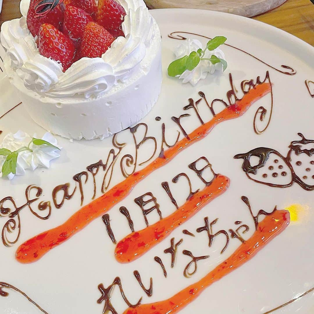 齋れいなさんのインスタグラム写真 - (齋れいなInstagram)「仲沢のあさん🍓 先日お誕生日お祝いしてもらいました🎂 ありがとうございました♡  私ばっかりサプライズしてもらってる...🥺  今度初舞台見に行くの楽しみ💭  #誕生日プレート#誕生日ケーキ#ありがとうございました#いちごのケーキ#光屋」12月25日 15時48分 - itsuki_reina