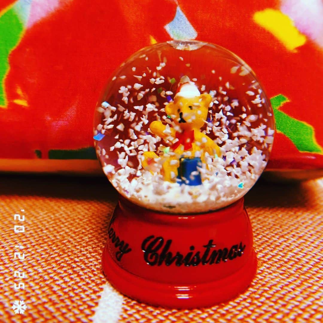 阿部純子さんのインスタグラム写真 - (阿部純子Instagram)「メリ〜クリスマス！🎄🎅 みなさんいかがお過ごしでしょうか？  少しでもリラックスして、 友達やご家族と大切な時間を過ごせていることをお祈り致します♡  歴史的に見ても とても難しいであろうこの時期を、 みんなでともに乗り越えられますように。。♡🌱」12月25日 16時04分 - junkoabe_official