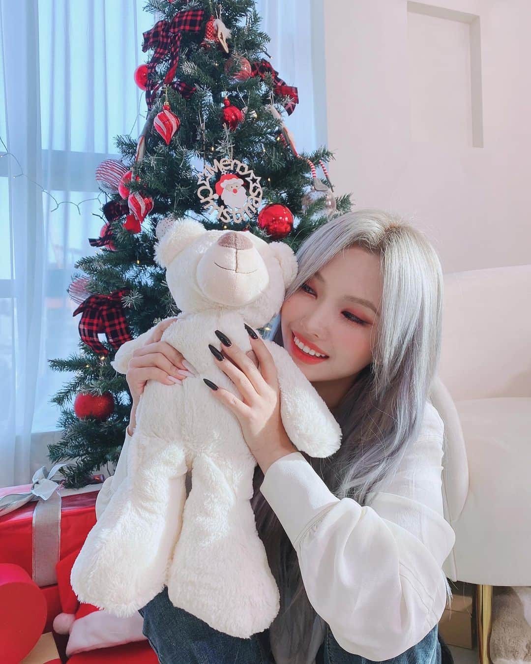 (G)I-DLEさんのインスタグラム写真 - ((G)I-DLEInstagram)「[#소연] Happy Christmas🎄」12月25日 16時06分 - official_g_i_dle