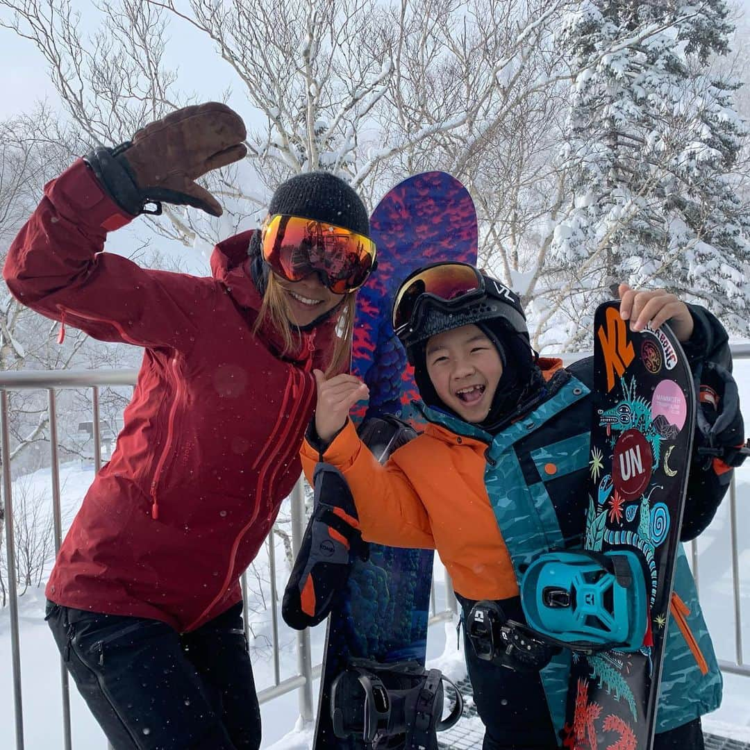 上田ユキエさんのインスタグラム写真 - (上田ユキエInstagram)「富良野参上！バフバフ最高⛄️❤️ @marimizukami  @furanoski_official  #富良野スキー場 #スノーボード #トラバーガー#水上真里」12月25日 16時33分 - yukie_ueda