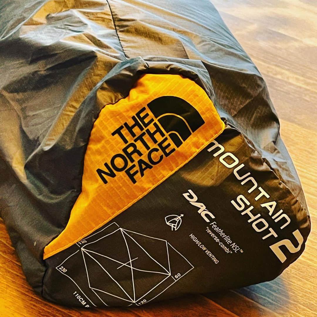 井手大介のインスタグラム：「メリークリスマス！久しぶりにサンタクロースが来てくれた^_^ ニューテントだ！！ #thenorthface #テント #mountainshot2」