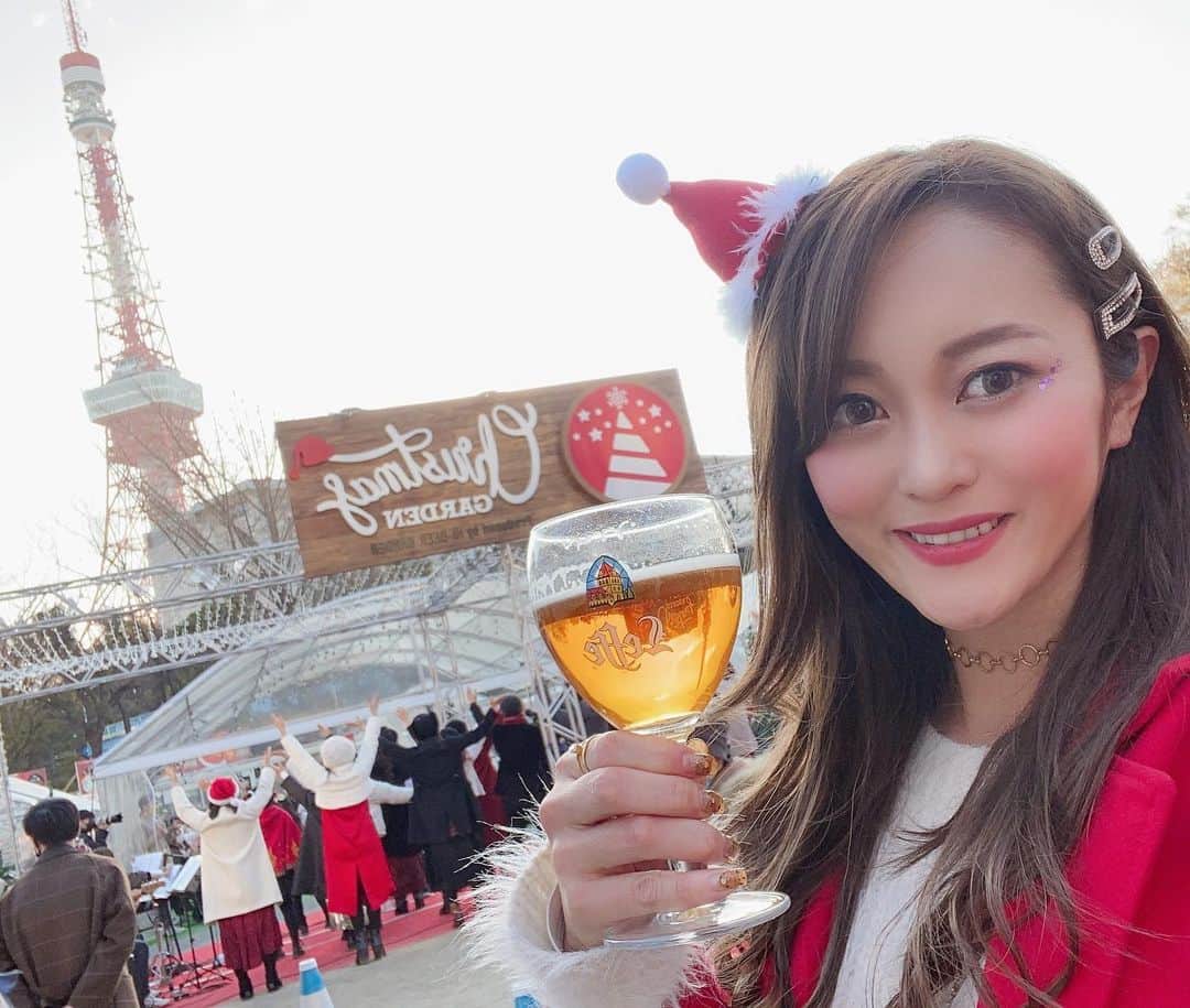 三上玲奈のインスタグラム：「メリクリー🥳  とうとうクリスマスガーデン最終日😚  3期生の投票結果の発表は17時半、全員でのダンスは19時❣️  今日も沢山のビールにチョコレートドリンク、フードを用意してお待ちしております❣️  ⭐️三上は先輩チームなので参加してませんが、新人ヒビヤガールの7人はコンテストをしています。 １品買うと1枚貰える投票券で投票してね❣️ 貰えない時は下さいと店員に言ってください😃  ⭐️ソーシャルディスタンスや大声、なるべくマスク着用などご協力お願いします。 入場の際には検温、アルコールお願いしております❣️  ⭐️会場内はキャッシュレスです。【クレジット、Suica、PayPay、ID,nanaco、楽天edy,QUICPay、りそなwallet,ALIPAY,We ChatPay】をご用意下さい😃  ⭐️グラスのデポジットは1000円現金です💦 帰りにグラスを返却して下さい。  ⭐️現金ご希望の方は金券販売しています💴が、お釣りはでませんので出来ればキャッシュレスがオススメです❣️  #クリスマスガーデン　#ヒビヤガール　#三上玲奈　#芝公園　#御成門駅　#ビール女子」