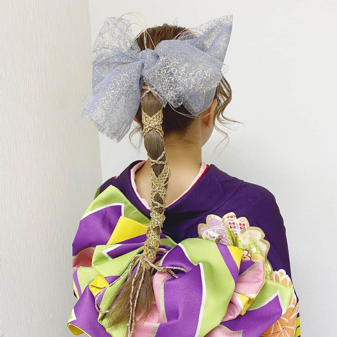 R.Y.K Vanilla Emuのインスタグラム：「成人式の前撮り  チュールのリボンや水引などで おしゃれhair✨ 振袖の雰囲気にピッタリ！  #ヘアメイク#ヘアアレンジ#結婚式#セットサロン #ヘアセット #アップスタイル #プレ花嫁 #フォトウェディング #前撮り #結婚式ヘア #ロケーション撮影#結婚式準備 #ヘアアクセサリー #お呼ばれヘア#着物ヘア#花嫁ヘアメイク#2020秋婚 #成人式ヘア#花嫁ヘア#成人式#振袖ヘア #花嫁ヘアスタイル #振袖#ブーケ#生花#ドライフラワー#髪飾り#結婚式前撮り#ウエディングヘア#出張ヘアメイク」