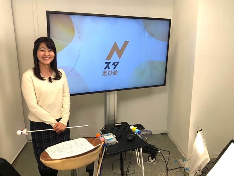多胡安那のインスタグラム：「丸3年担当させていただいた、 あいテレビ「Nスタえひめ」を、昨日卒業しました。 東京からの中継で愛媛のお天気を伝えるという新しいスタイルの出演でしたが、あっという間の3年間でした。 愛媛の皆さんにどれくらい寄り添えたかは分かりませんが、毎回、愛媛に住んでいる気持ちでオンエアに向き合ってきました。 この3年間には西日本豪雨もあり、東京からの伝え方に悩んだこともありましたが、その全てが財産です。 遠距離でも優しく接してくださった金野アナ、山内アナ、山田アナ、そして全てのスタッフの皆様に感謝です。 #気象予報士 #あいテレビ #Nスタえひめ #愛媛の皆さんありがとうございました #これからもNスタえひめをよろしくお願いします」