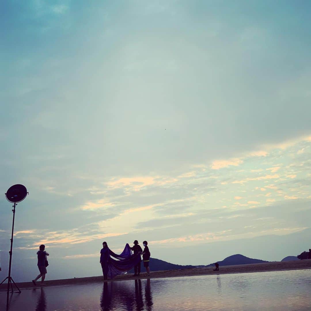三澤紗千香のインスタグラム：「10 フラッグ  作詞・作曲：草野華余子 編曲：千葉“naotyu-”直樹  Guitar：城石真臣 Bass：時光真一郎 Drum：一ノ瀬久 Other Instruments & Programming：千葉“naotyu-”直樹 Sound Produce：千葉“naotyu-”直樹 Recording & Mixing Engineer：吉羽貴史（Smart Break Sound） Assistant Engineer：松本英人(Studio A-tone) Vocal Recorded at：MAGNET EX STUDIO Instrumental Recorded at：Studio A-tone Yotsuya Mixed at：Studio Sound Valley 制作協力：千葉智史(Sony Music Publishing(Japan)inc. )」