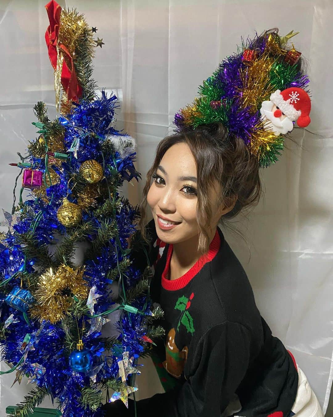 のインスタグラム：「うんやっぱり焼酎が好き  . #クリスマスツリー #christmastree  #hair #hairstyle  #tiktok #snow #hokkaido  #christmas #xmas #クリスマス  #クリスマスパーティー #クリスマスイブ  #merrychristmas #2020  #チャミスル」
