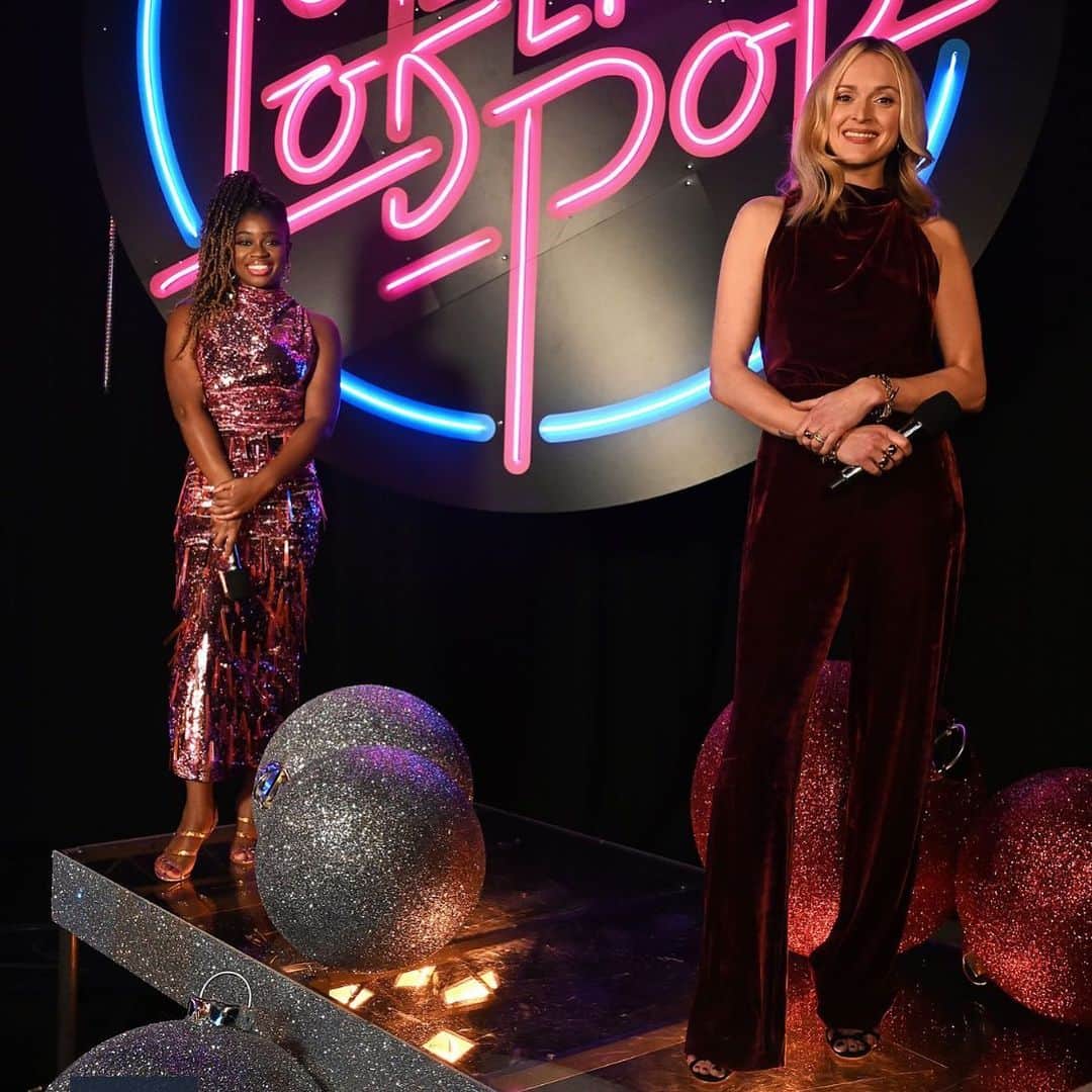 ファーン・コットンのインスタグラム：「Merry Christmas you beauties. Sending you all so much love today. If you need a little festive cheer me and @claraamfo will be on your telly just before midday at 11.55am on @bbcone with this years Christmas top of the pops♥️ (also just realised its 20 years since my first ever top of the pops.... god I’m old)」
