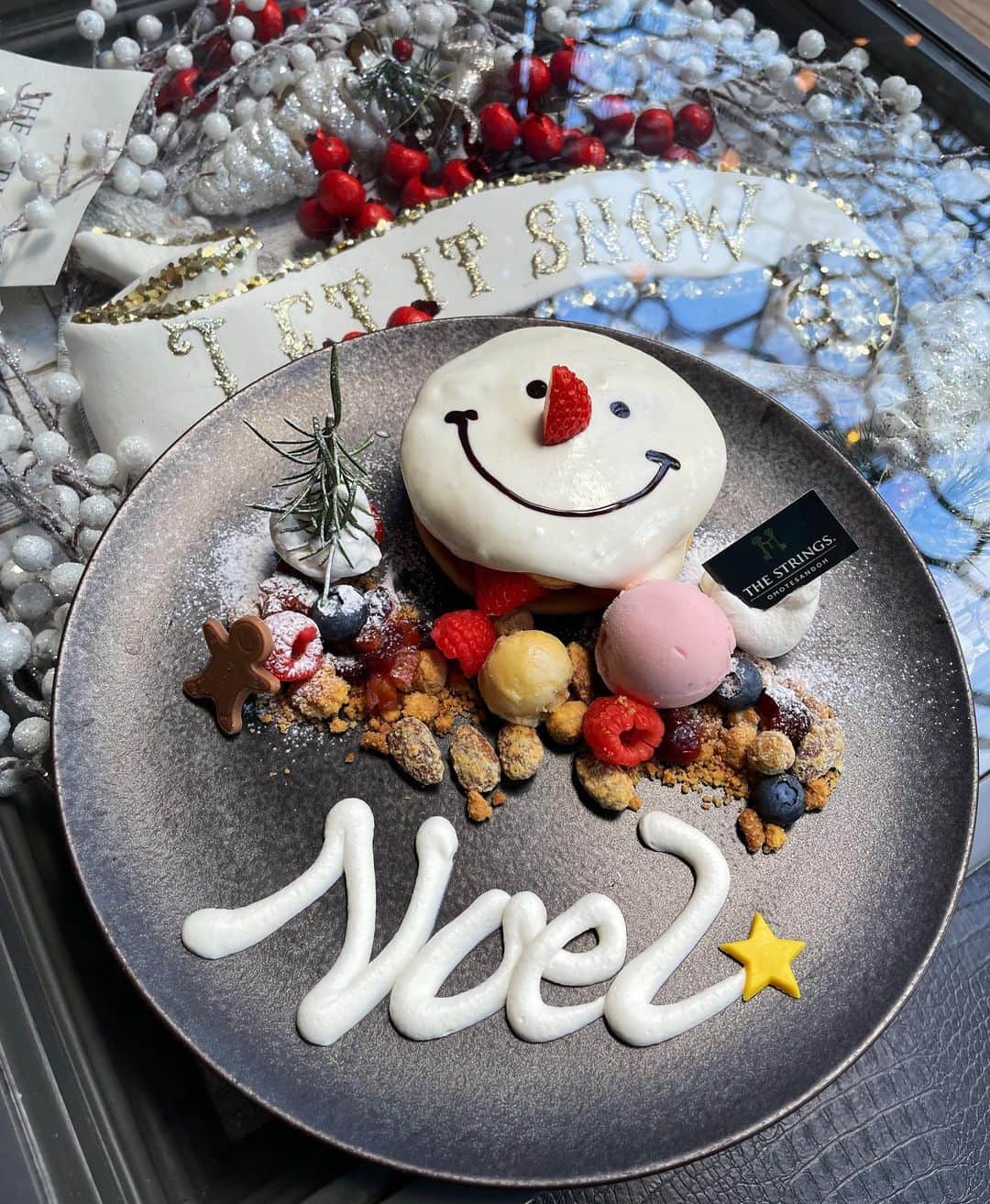 のインスタグラム：「クリスマス可愛いすぎる☺️❤️🎄 ． ． #表参道カフェ #ストリングス表参道 #表参道 #クリスマスランチ #クリスマス #パンケーキ」