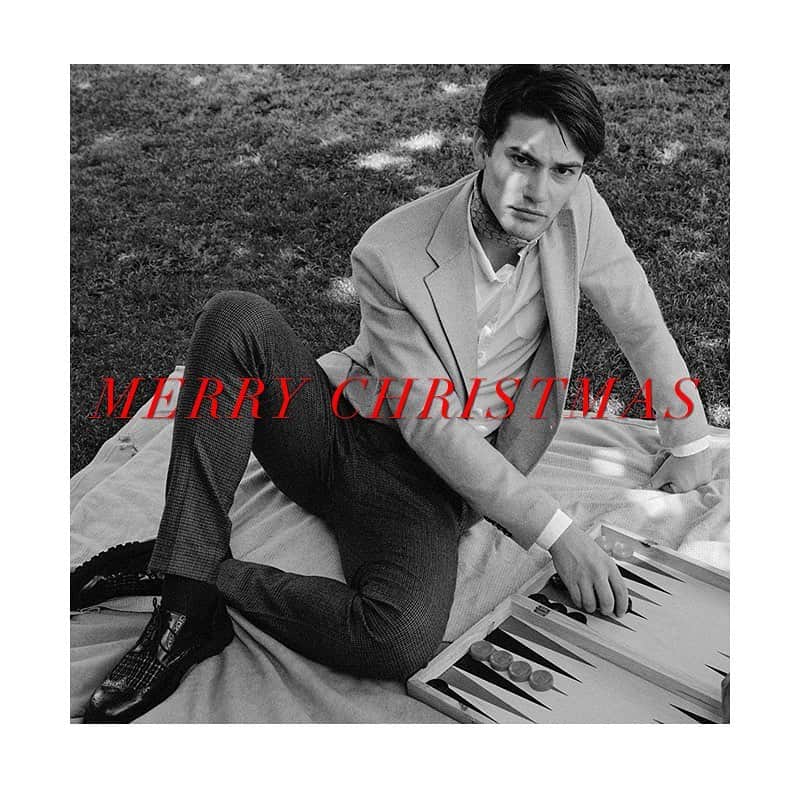 Entre Amis Officialさんのインスタグラム写真 - (Entre Amis OfficialInstagram)「The team #EntreAmis wishes you a Merry Christmas and happy holidays.  _ #EntreAmis #EAsustainable #FWcollection #FW20 #trousers #sartorial #menswear #entreamisofficial #fashion #style #art #denim #napoli #tradition #men #lifestyle #christmas #xmasmood」12月25日 17時02分 - entreamis_official