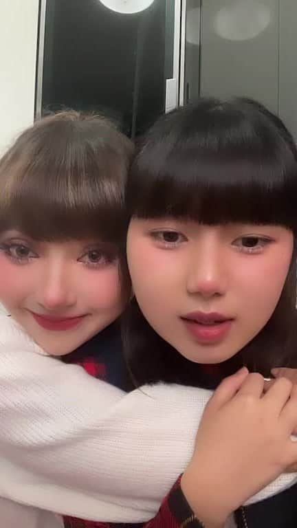 ヤンニーン・ワイゲルのインスタグラム：「คุยเล่น55555555」