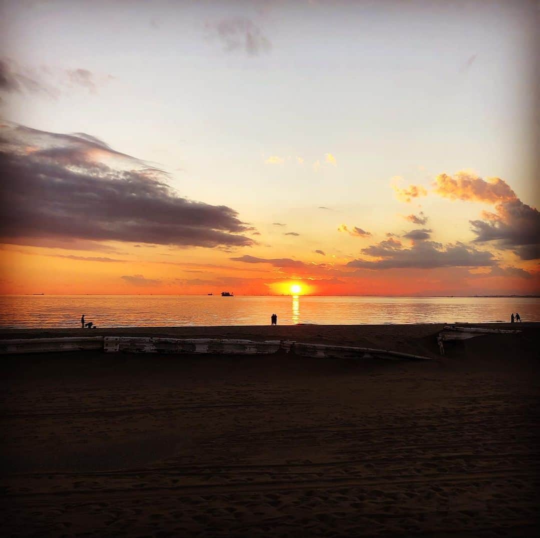 輪入道さんのインスタグラム写真 - (輪入道Instagram)「明後日はUMBです。 よろしくお願いします！ 地元の海で初めての気持ちになってます。 悔いを残さないように頑張ります。」12月25日 17時05分 - wanyudo