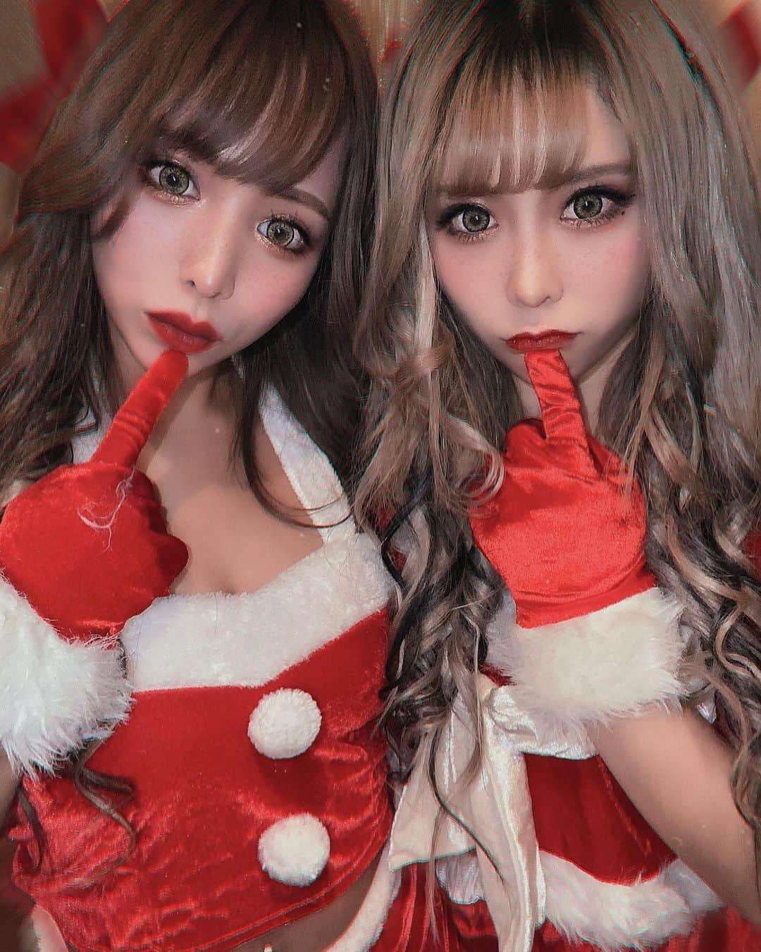 ぽょ姫のインスタグラム：「𝓜𝓮𝓻𝓻𝔂𝓒𝓱𝓻𝓲𝓼𝓽𝓶𝓪𝓼🎄♥️ ⁑ ぽむと双子みたい👩🏻‍🤝‍👩🏼♡ 良いクリスマスを~🎅 ⁑ ⚘メリクリ #サンタコス #サンタコスプレ #サンタさん #サンタさんからのプレゼント #良いクリスマスを #merrychristmas #christmas #christmascosplay #christmascostume #cosplay #cosplayer #cosplaygirl #christmasdecor #christmascake  #f#fff#l4l#instagood#insta#instalike#instagram#instapic#instadailyphoto#followforfollowback#follow#likeforlikes#follow4followback#follow」