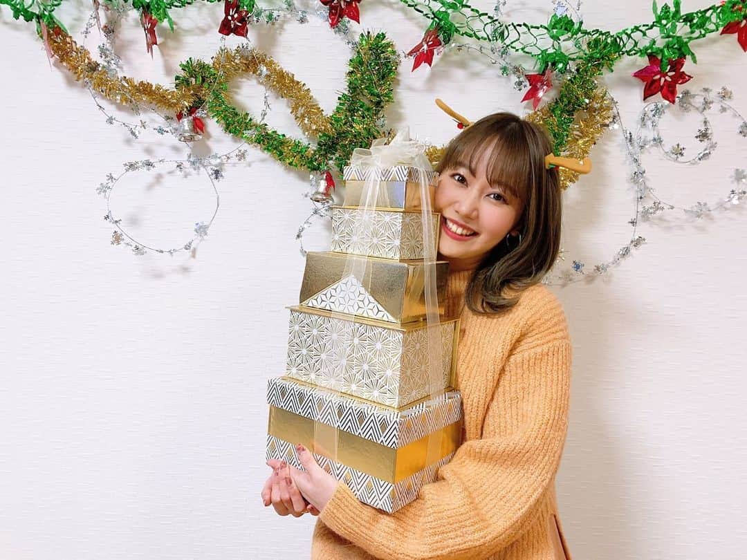 門脇佳奈子さんのインスタグラム写真 - (門脇佳奈子Instagram)「⭐️ #merrychristmas 🎄 * * サンタさんは大忙しらしいのでトナカイがプレゼントの配達してますー🎁笑」12月25日 17時05分 - kanakoofficial