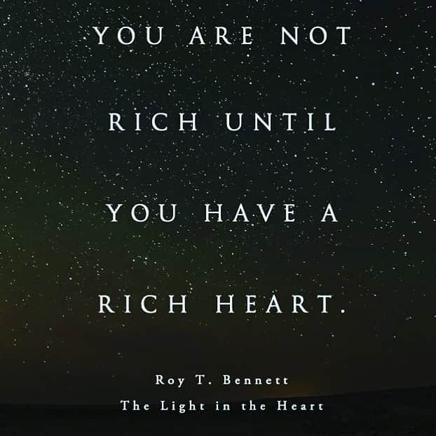 のインスタグラム：「🦋one of my favorite books THE LIGHT IN THE HEART 🦋 and of course @bobmarley “The greatness of a man is not in how much wealth he acquires, but in his integrity and his ability to affect those around him positively.” #2021#goals」