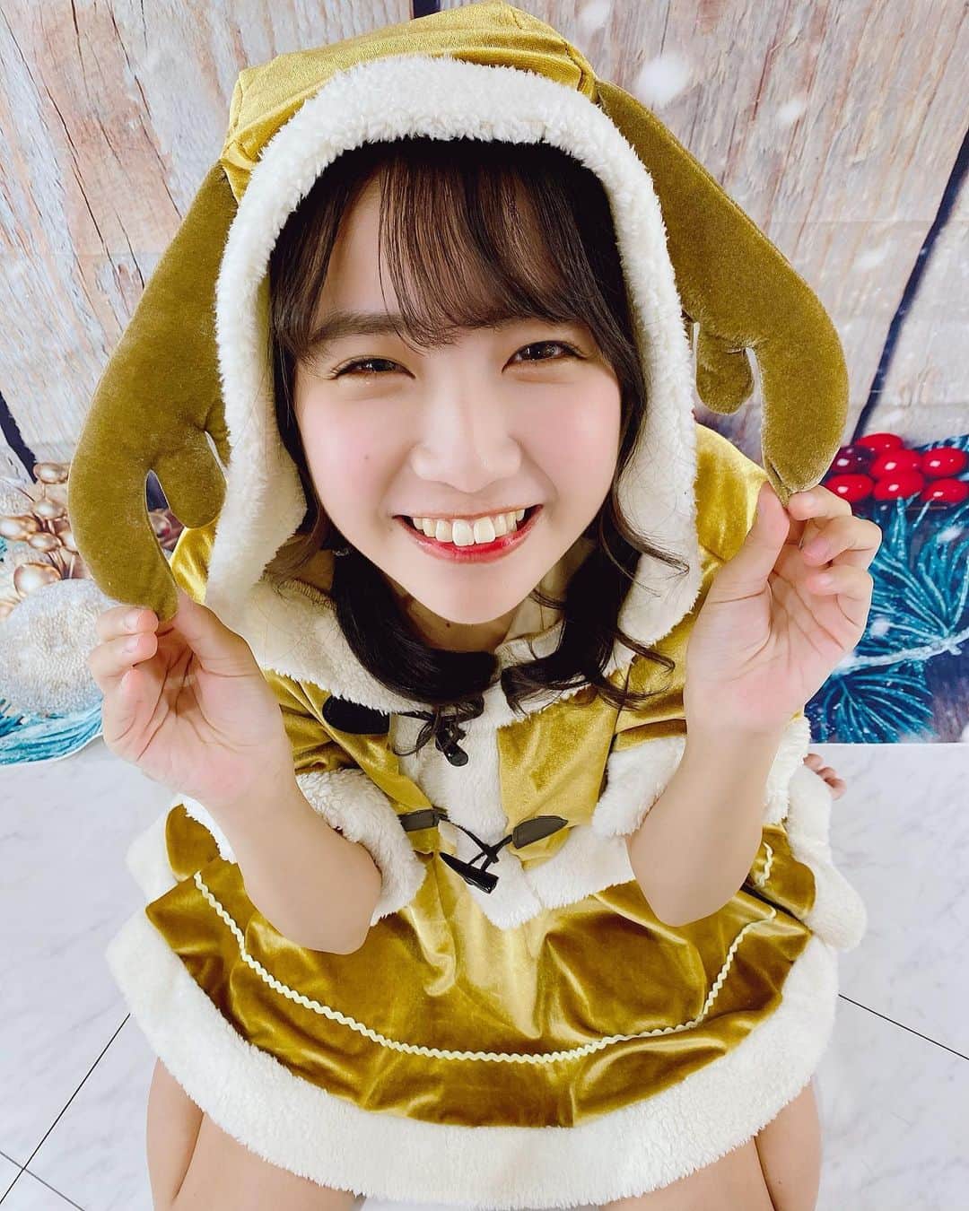 天羽希純のインスタグラム：「💕🎁🎄 MerryX'mas 🎄🎁💕 トナカイだけど毛無しトナカイ！笑 脱毛は露出が少ない冬がいいらしい⛄️❄️✨ しかもキレイモさんの会員になると、映画・旅行・カラオケ・レストランなどで割引などの優待サービスが無料で受けられるらしい…… チートすぎる🤣 @KIREIMO_OFFICIAL #KIREIMO #キレイモ #MENSKIREIMO #メンズキレイモ #脱毛 #美容 #クリスマス #クリスマスプレゼント #トナカイ #トナカイコス #トナカイコスプレ #merychristmas #cristmas」