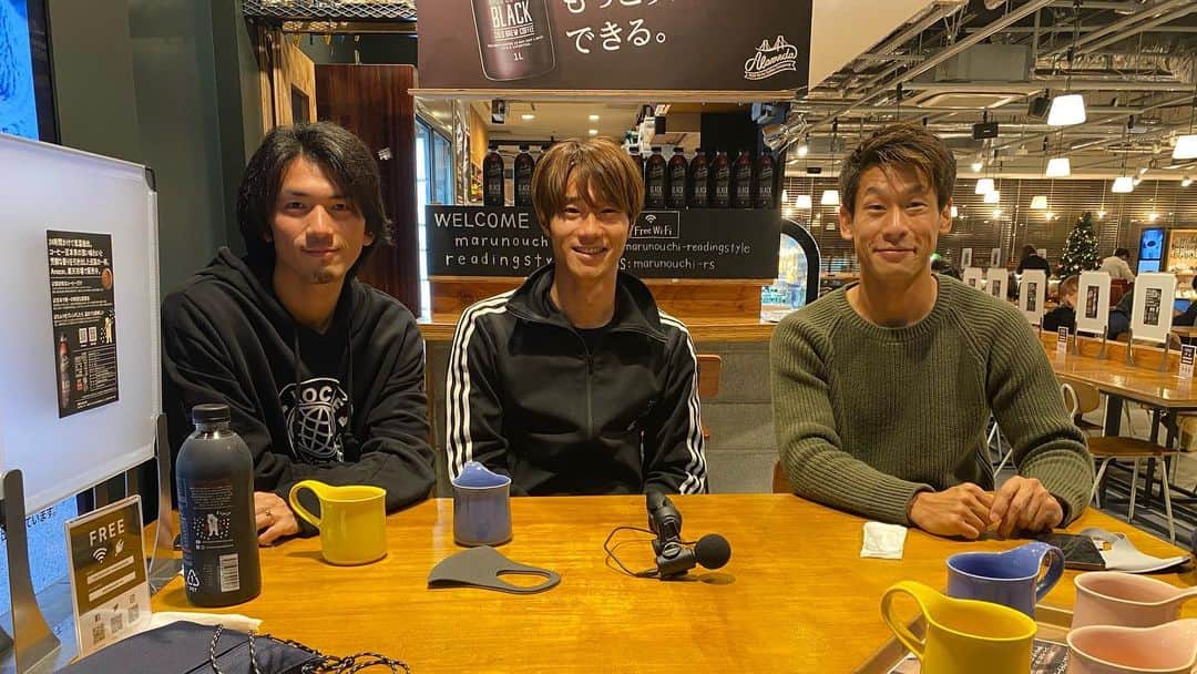 星原健太さんのインスタグラム写真 - (星原健太Instagram)「「YouTuber会」 カフェがおしゃれでした☕️ #田中恵太 #youtube #岩渕良太 #下平匠 #星原健太 #東京カフェ #マルノウチリーディングスタイル #丸の内カフェ」12月25日 17時10分 - kentahoshihara