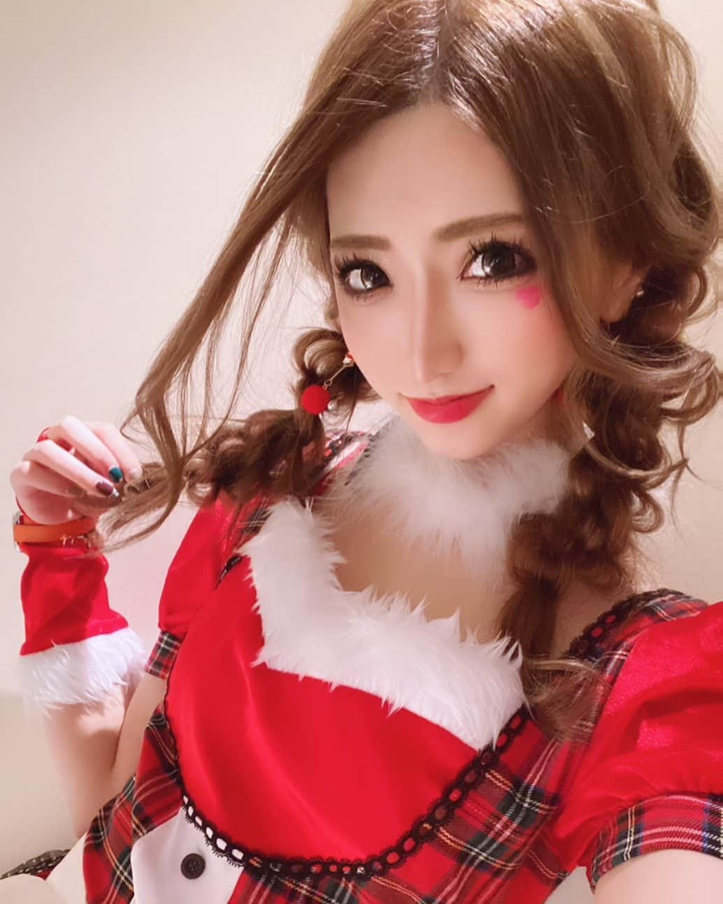 藤崎かよさんのインスタグラム写真 - (藤崎かよInstagram)「＊  🎄✨Merry X'mas✨🎄  クリスマスパーティしよ🥂 ちゃんとコスプレしちゃったりして🎅🏻♥️ ピアスまでサンタだったりして😝✨  チケットまだ有りますタスケテ😂w  #オーシャンスカイ #札幌 #すすきの #ススキノ #藤崎かよ #ニュークラブ #ニュークラ嬢 #東京 #キャバクラ #キャバ嬢 #歌舞伎町 #六本木 #北新地 #名古屋 #福岡 #博多#沖縄 #champagne #お酒好きと繋がりたい #ホスト  #followme #Instagood #f4f #l4l #like4like #Instagram #いいね返し #コスプレ #さんたこす     @areaggroup @os_sapporo」12月25日 17時21分 - kayokayo_gram