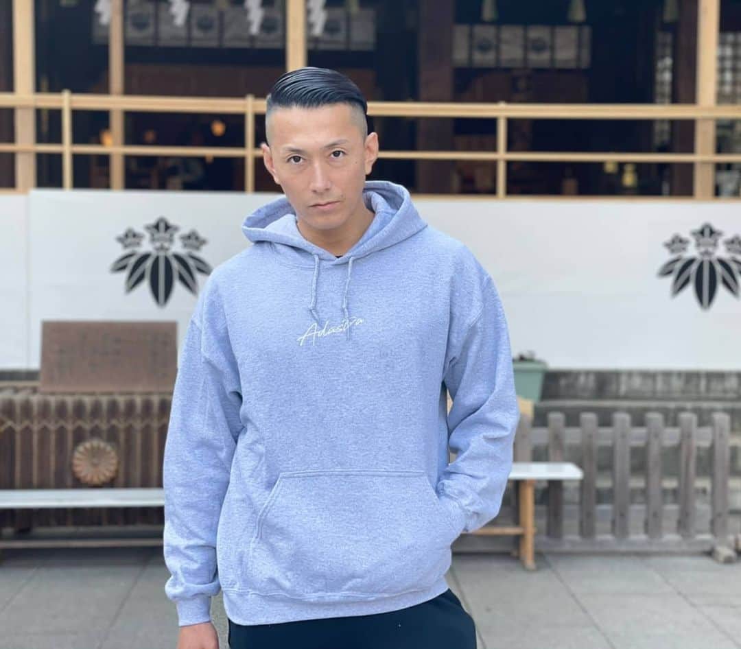 黒石高大のインスタグラム：「押忍メリークリスマス　サンタさんは今年も来ませんでした(笑) 今日は神様に１年ありがとうございましたの　ご挨拶 皆１年ありがとうございましたしてますか　初詣であれもこれもお願いします　ばっかじゃなく　ありがとうございましたもしなきゃじゃん　そんな感じの今日でした　このパーカー可愛いっしょ　お気に」