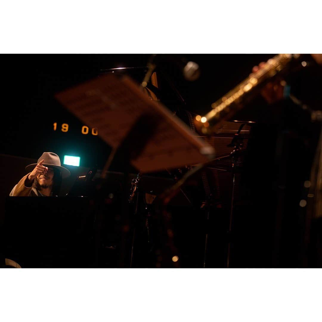 dorlisさんのインスタグラム写真 - (dorlisInstagram)「📸✨2020.12.19  ①  YoYo the “Pianoman” Christmas Jazz Night 2020  Members (Piano)YoYo the "Pianoman" (Bass)岩見継吾 (Drums)長谷川ガク (Flute,Sax)副田整歩 with...Secret Special Guest キヨサク(MONGOL800)  #yoyothepianoman #christmaslive #jazz #キヨサク」12月25日 17時17分 - dorlis0223