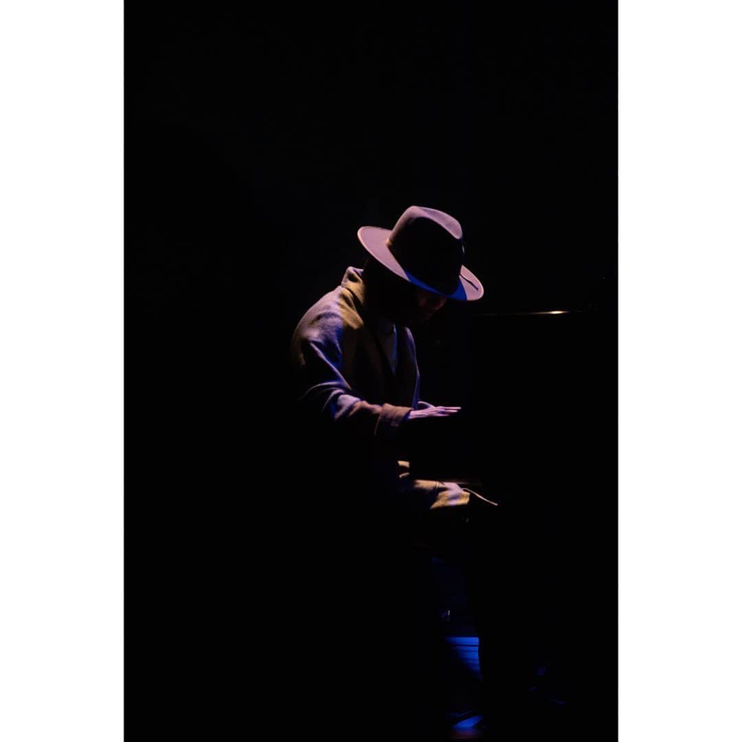 dorlisのインスタグラム：「📸✨2020.12.19  ①  YoYo the “Pianoman” Christmas Jazz Night 2020  Members (Piano)YoYo the "Pianoman" (Bass)岩見継吾 (Drums)長谷川ガク (Flute,Sax)副田整歩 with...Secret Special Guest キヨサク(MONGOL800)  #yoyothepianoman #christmaslive #jazz #キヨサク」