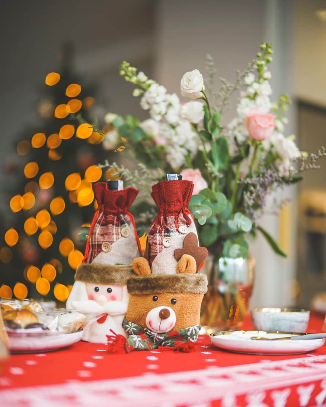 GYEON SEOのインスタグラム：「_* Christmas Decorations 🎄 @feelsogoodhome  . . จานร้านนี้สวยมากก 🙈 @decorhome_official」