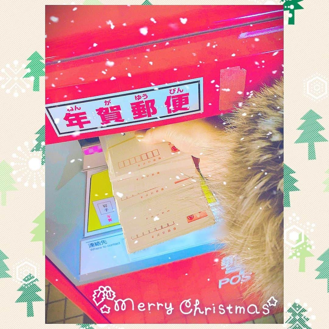 夕霧らいさんのインスタグラム写真 - (夕霧らいInstagram)「Merry christmas🎅 色々なツリー、イルミネーション、クリスマス限定パフェ、シュトーレンの食べ比べなど、、、（ジョエルロブションのは、ショコラも和三盆もどちらも美味しかったです💖） クリスマスは楽しみがたくさんで大好きです😘  明日からは年明けに向けての準備が本格的に始まりますね。 2020年は世界中が、苦しくて我慢の一年になってしまいましたが、2021年は少しでも明るい方向に進んでいける様に祈りつつ、日々感謝の気持ちを忘れず、自分を信じて前進して参りたいと思います。  年賀状も、2〜3行ではありますが、一人一人に直筆でメッセージを書かせて頂きましたので、楽しみに待っていてくださいね📮 明日は今年最後のオンラインイベント💻✨ . . . #merrychristmas  #千疋屋フルーツパーラー  #ベリーベリーショコラ #bgmは  #今日はクリスマス　ですが #山下達郎　さんの #クリスマスイブ   #3枚目 #シュトーレン食べ比べ  #ランチョンマット　は #日比谷公園  #christmasmarketで  #4枚目 #くるみ割り人形　も #可愛いマスク❤️」12月25日 17時20分 - 88rairai88