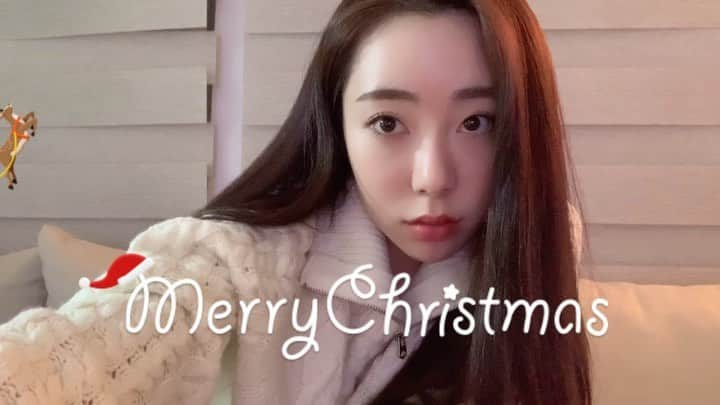 ヨンジョンのインスタグラム：「우정들 happy holidays~🎉🎄 너무너무 보고싶은 크리스마스인것같은데 우리 우정들 잘 있죠?!  누구보다 따뜻하고 행복한 하루가 되길...❤️  Merry christmas🎅」