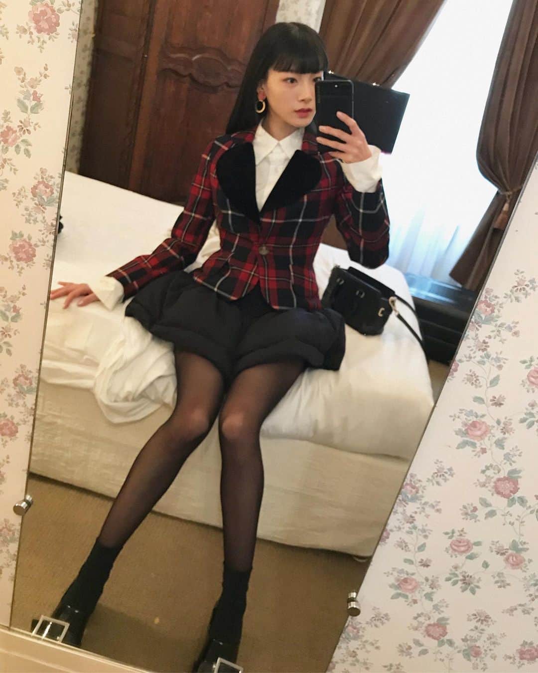 江田友莉亜のインスタグラム：「merry christmas🎄  明日の旅サラダ @tabisalad 海外の旅は フランスの旅をお届けします🇫🇷 是非ご覧くださいませませ  素敵なクリスマスを🕊🤍」