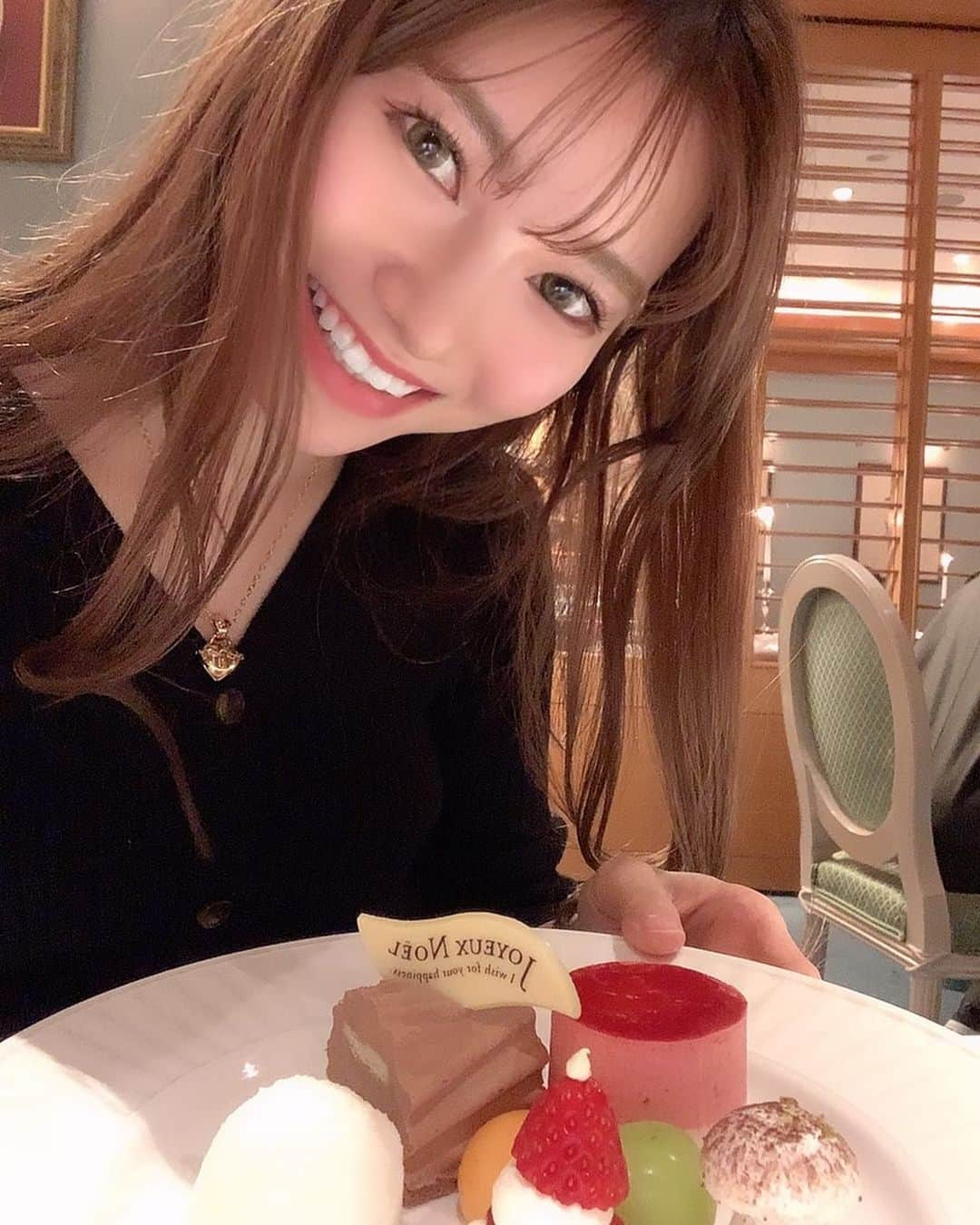 金子実加さんのインスタグラム写真 - (金子実加Instagram)「Merry Christmas🎄✨ Joyeux Noël 🎄💕 幸せなクリスマスを✨✨🎅🤶🧑‍🎄 . . . . #joyeuxnoël #merrychristmas #クリスマス　#ケーキ #クリスマス」12月25日 17時22分 - kanekomika0127