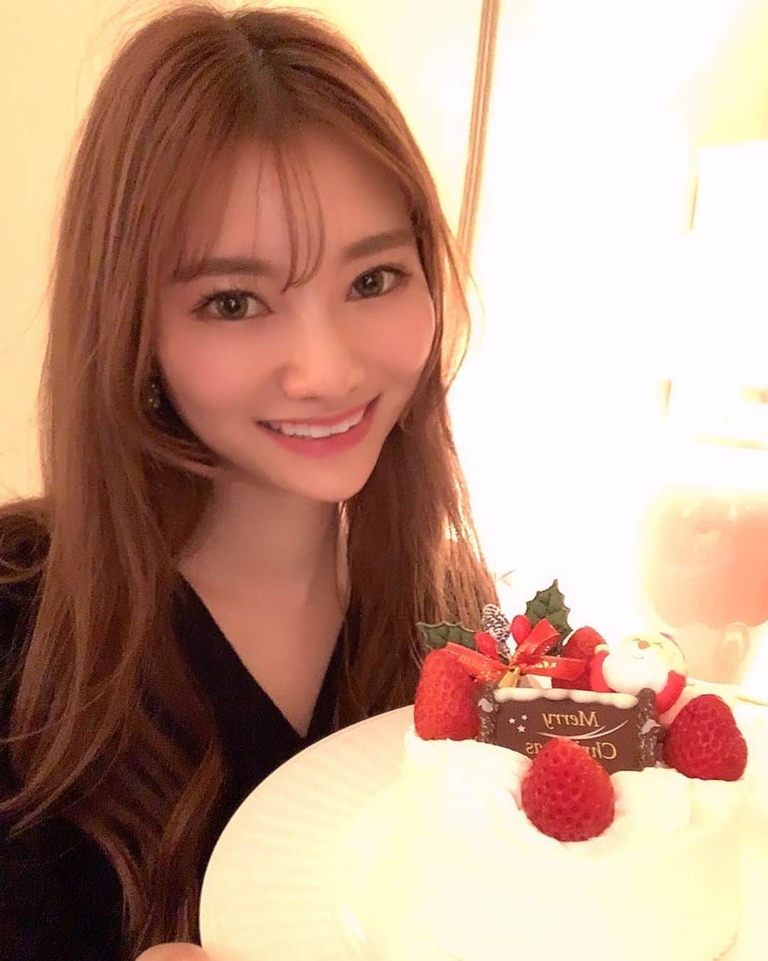 金子実加のインスタグラム：「Merry Christmas🎄✨ Joyeux Noël 🎄💕 幸せなクリスマスを✨✨🎅🤶🧑‍🎄 . . . . #joyeuxnoël #merrychristmas #クリスマス　#ケーキ #クリスマス」