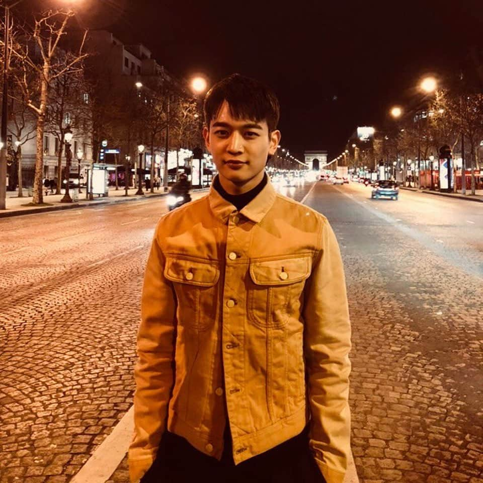 チェ・ミンホさんのインスタグラム写真 - (チェ・ミンホInstagram)「merry christmas🎄 ( in paris 2018.03.06 )」12月25日 17時25分 - choiminho_1209