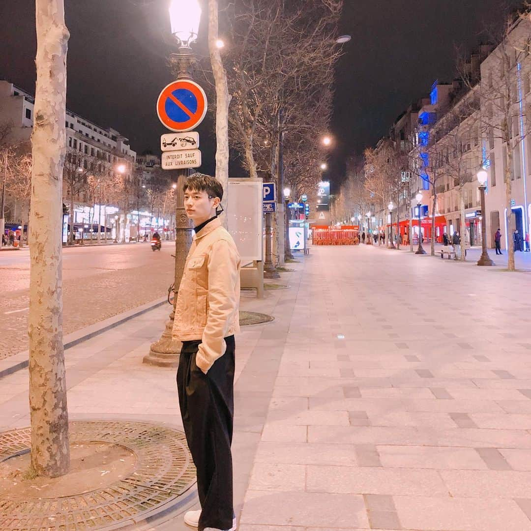 チェ・ミンホさんのインスタグラム写真 - (チェ・ミンホInstagram)「merry christmas🎄 ( in paris 2018.03.06 )」12月25日 17時25分 - choiminho_1209