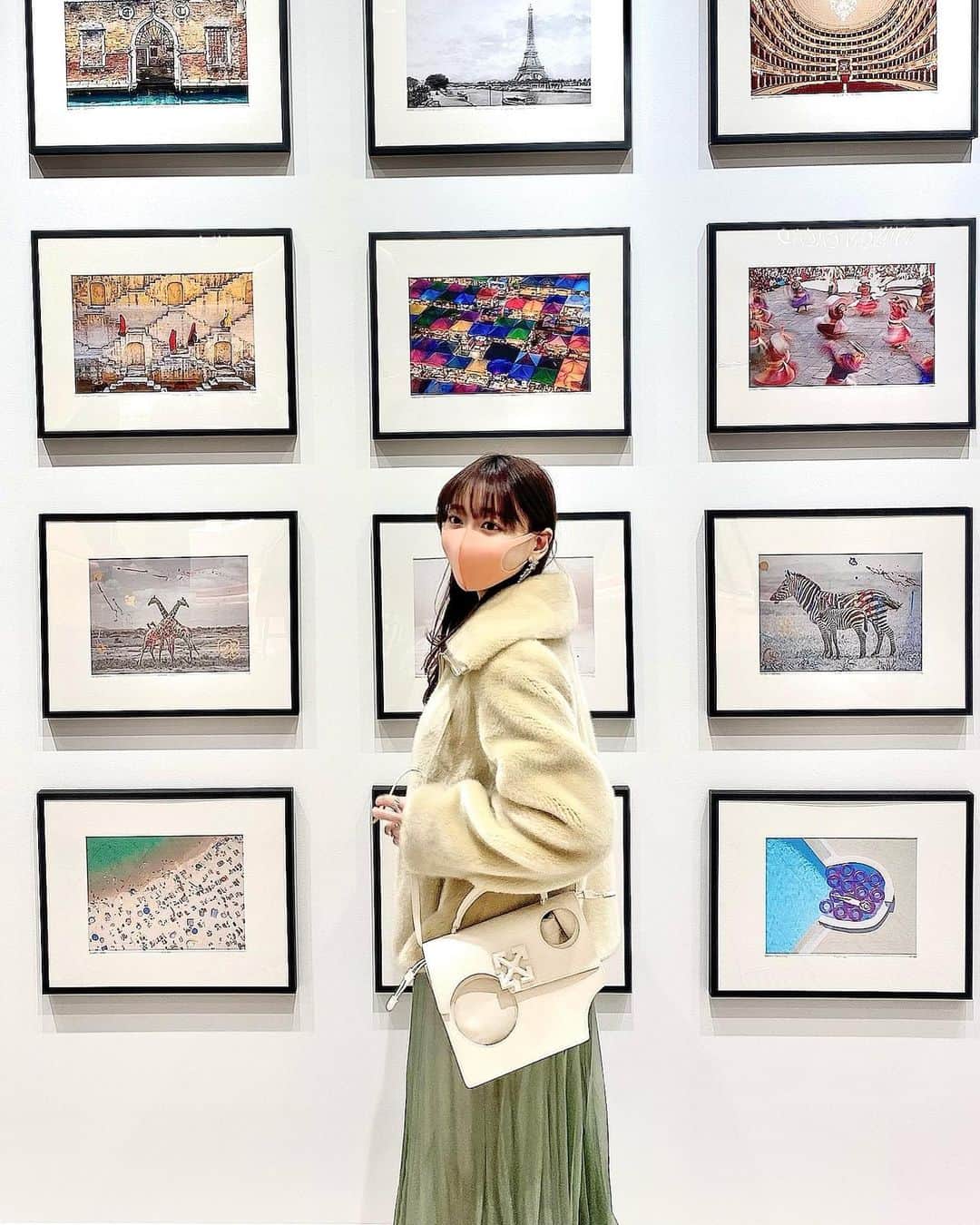 葉月祥子のインスタグラム：「Merry Christmas🎅🎄🎁🎉💕💕﻿ ﻿ ﻿ ﻿ 皆様 素敵なクリスマスを💕💕🎉﻿ ﻿ ﻿ ﻿ 追記🎉  FRAGRANCE 『甘い土曜日』『SUNDAY』 2曲同時配信が、 iTunes,Applemusic にて先行配信されました🎅🎁❣️  是非聴いて頂けたら幸いです🥰🎁🎄  プロフィールにリンク貼ってあります🎁  #merrychristmas #メリークリスマス #メリクリ   #私服コーデ  #fashion   #coat  @loveless___official  #onepiece  @snidel_official  #bag  @off____white」