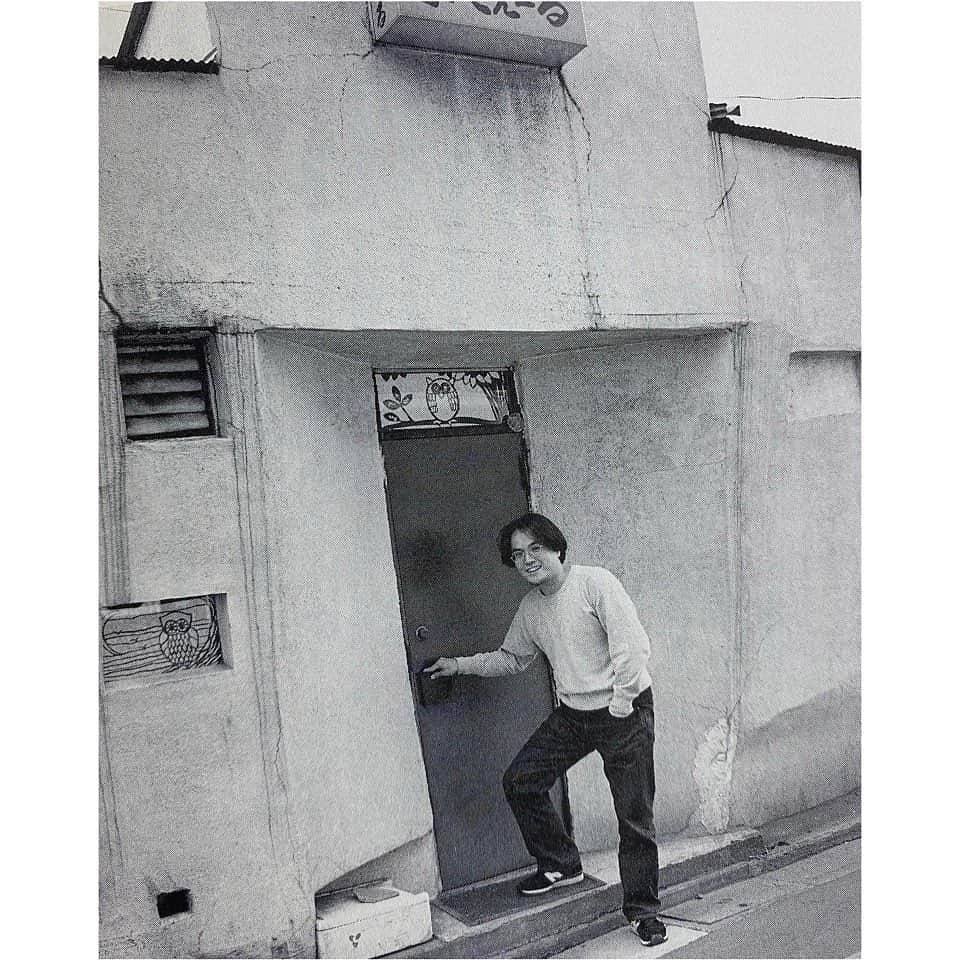 江口寿史さんのインスタグラム写真 - (江口寿史Instagram)「これは懐かしいー！確か近鉄裏(現在はヨドバシ裏)エリアにあった。吉祥寺に住んでる(住んでた)人覚えてるかな。 とり・みきさんの『マンガ家のひみつ』という(ギャグ)マンガ家対談集に、この店の前で撮ってるおれの写真(撮影時は1995年)が載ってます。25年前の風景はすでに異世界。」12月25日 17時26分 - egutihisasi