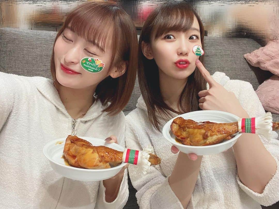 大段舞依さんのインスタグラム写真 - (大段舞依Instagram)「﻿ ﻿ イヴは、お家でクリスマス〜🎄﻿ ﻿ 2人仲良くほっぺにシール貼っちゃった♡﻿ ちょこっと乾杯もして大人なイヴでした🥂﻿ ﻿ ﻿ #1224 #お家クリスマス #クリスマス #1225﻿ ﻿」12月25日 17時27分 - maichi_1004