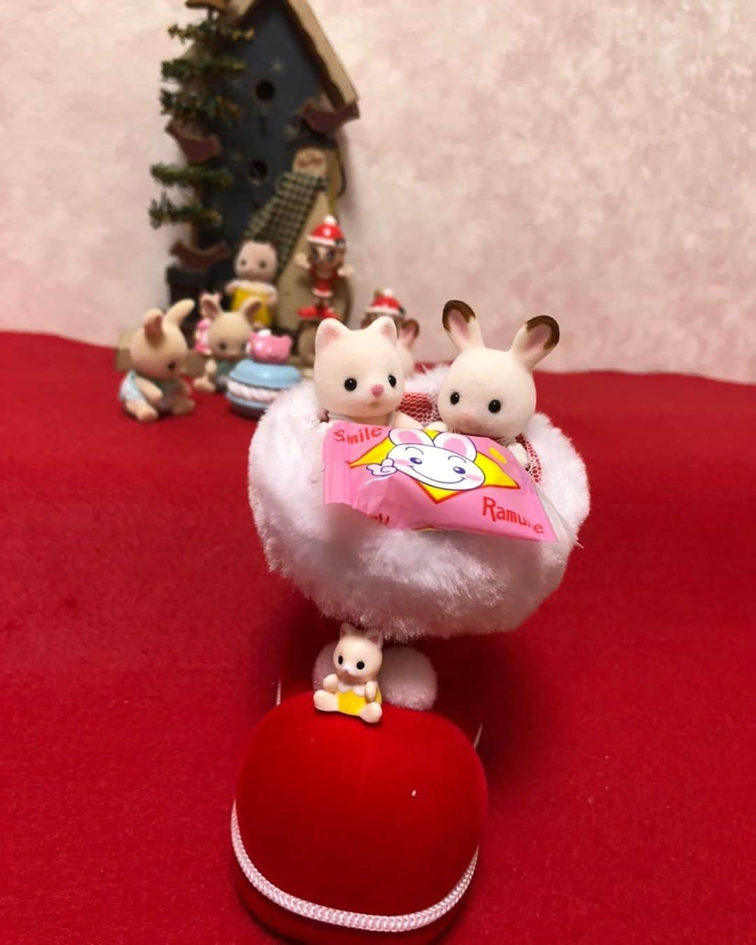 田中めぐみさんのインスタグラム写真 - (田中めぐみInstagram)「【#スマイルラムネ】  クリスマスのお菓子🎄🎅 あぁー💗かわいい🐰シルバニアちゃん達🐿  #シルバニア #シルバニアファミリー  #お菓子 #おかし #おやつ  ‪#駄菓子アナウンサー‬ ‪#駄菓子屋 #駄菓子女子 ‬ ‪#駄菓子 #日本駄菓子協会 #公認‬  ‪#HAP #horipro‬ ‪#田中めぐみ #アナウンサー‬ ‪#ホリプロ #ホリプロアナウンス室‬」12月25日 17時28分 - megumin5rp